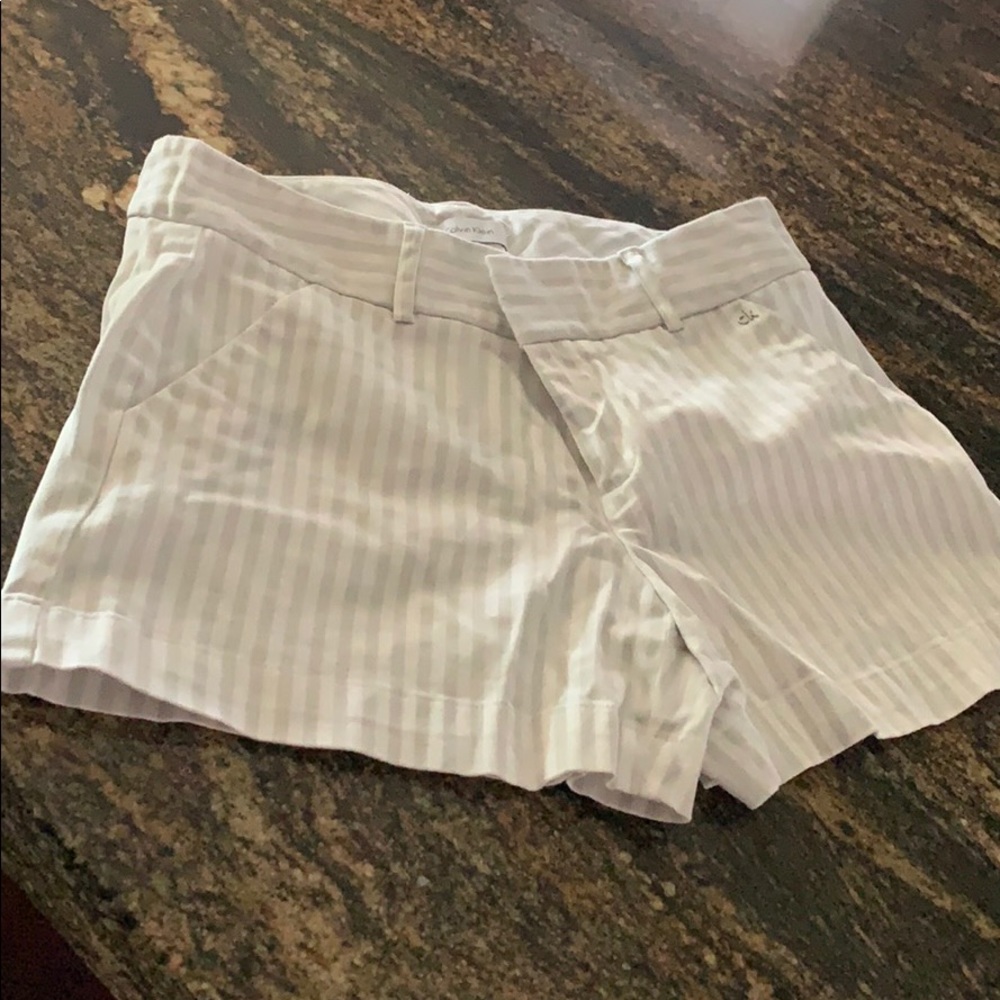 Calvin Klein 3 inch white/grey short size 6